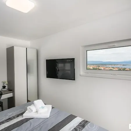 Lea Magdalena Вилла *